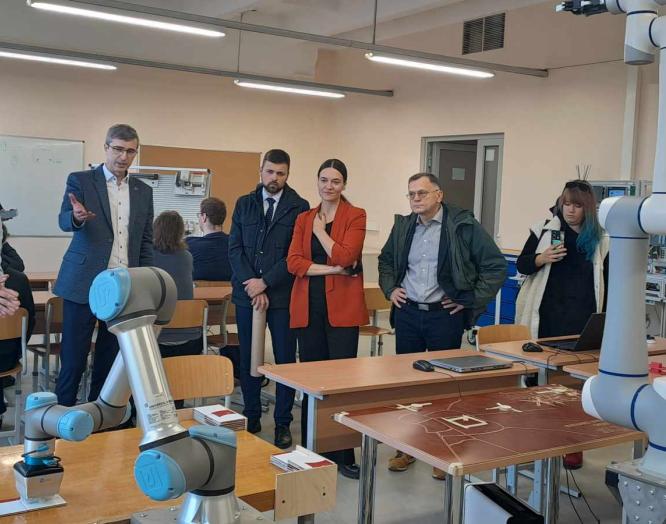 Profesinio mokymo pažanga: ypatingi svečiai susipažino su praktinio mokymo galimybėmis
