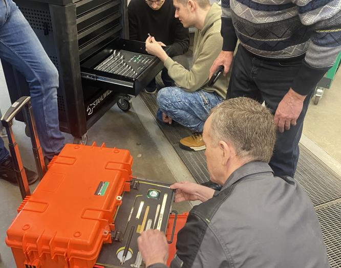 Kartu stipriname automechanikų kompetencijas